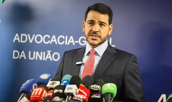 AGU pede que Meta exclua chatbots que promovem erotização infantil