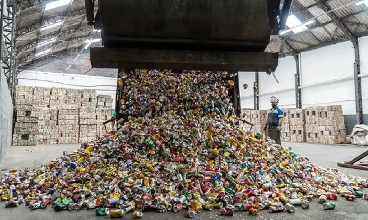 Brasil é campeão de reciclagem de latinhas de alumínio