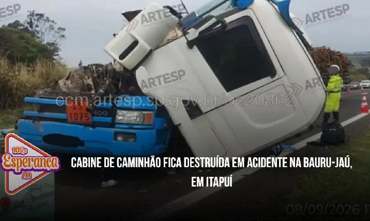 Cabine de caminhão fica destruída em acidente na Bauru-Jaú, em Itapuí