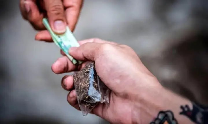 Homem é preso por tráfico de drogas