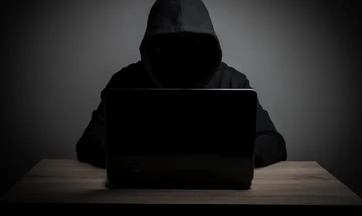 Homem é vítima de estelionato e extorsão