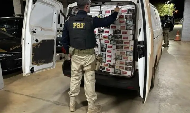 PRF apreende 50 mil maços de cigarros contrabandeados na região de Rio Preto