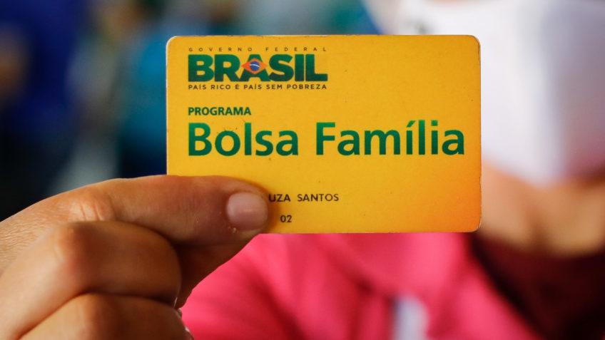 Governo vai convocar todos os beneficiários do Bolsa Família para atualização do cadastro