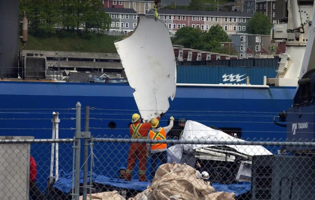 Primeiras imagens dos restos do Titan chegando a porto são divulgadas