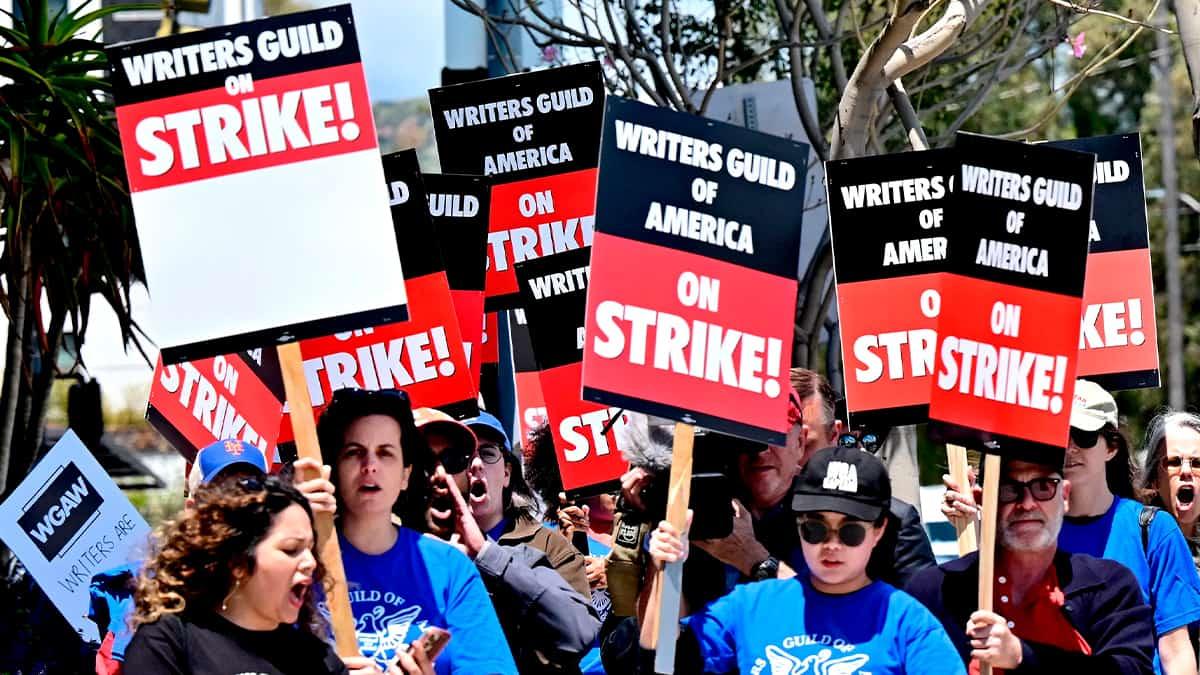 Começa a greve de atores e roteiristas de Hollywood