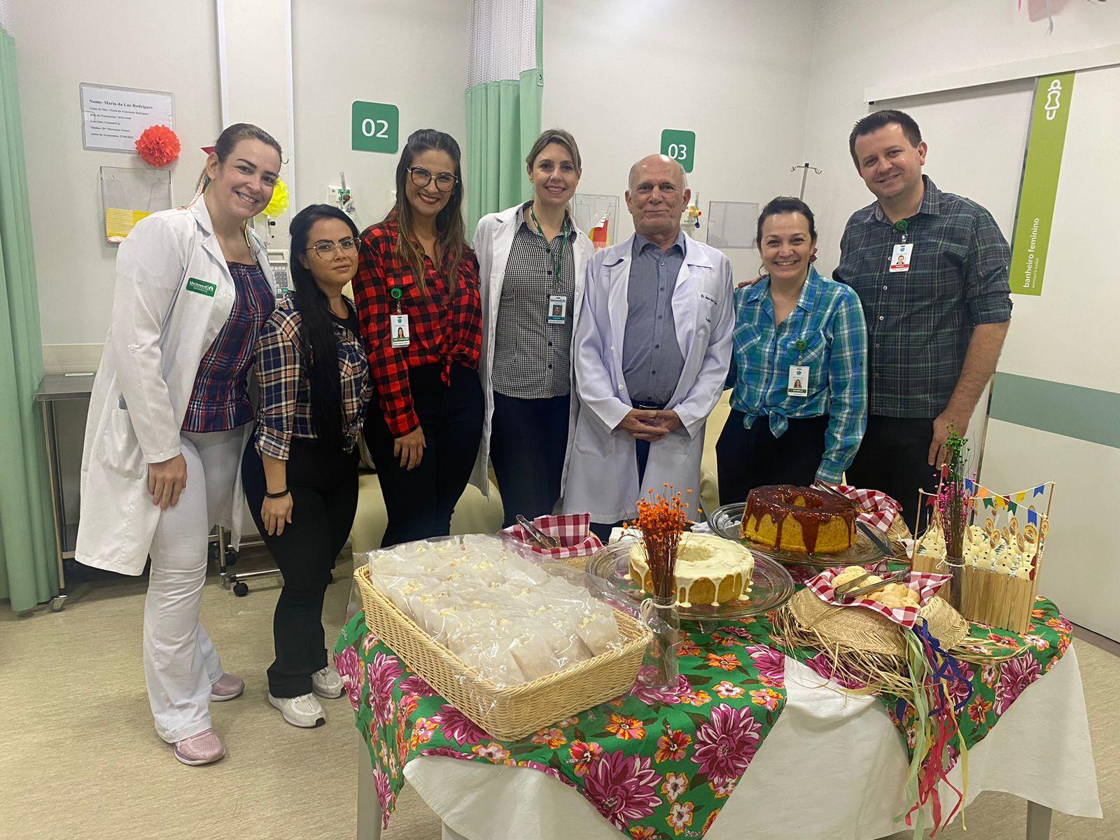 Saúde: Pacientes da quimioterapia do Hospital Unimed São Domingos são surpreendidos com festividade junina
