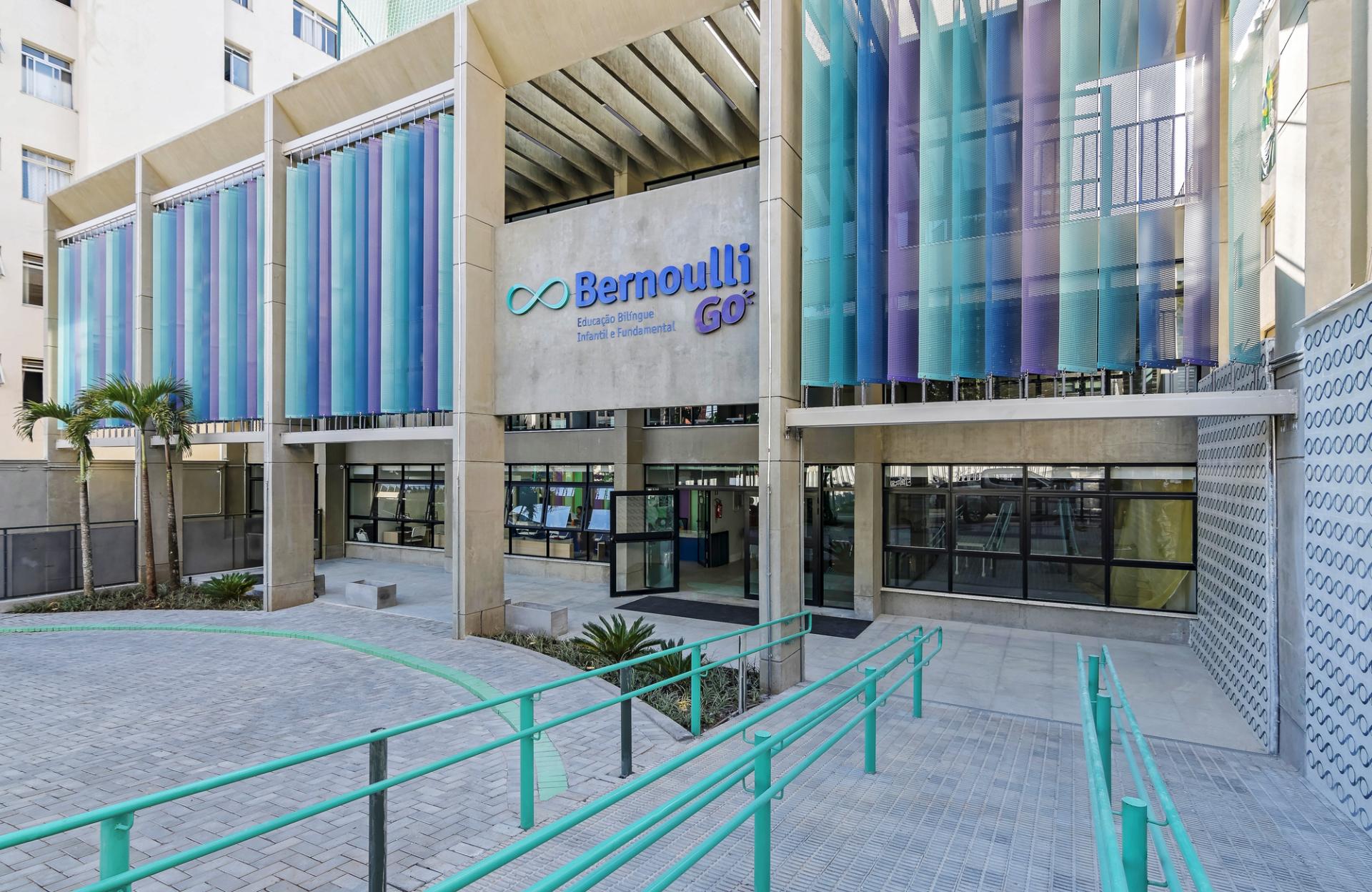 Bernoulli abre inscrições gratuitas de curso de português online para todo o Brasil
