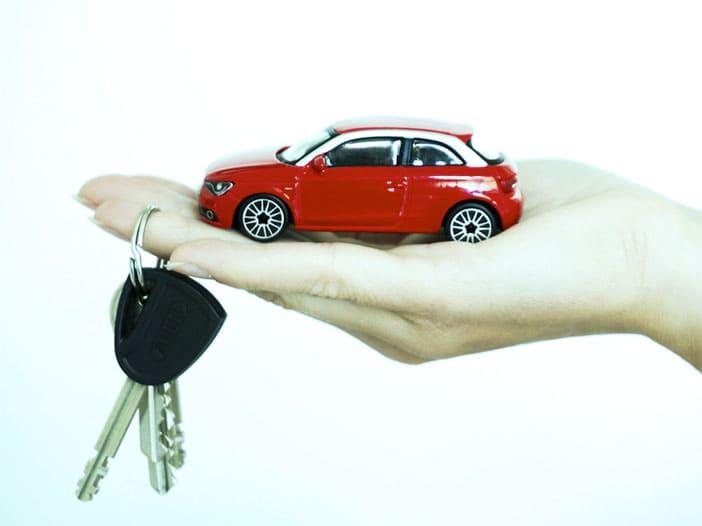 Projeto determina criação de linha de crédito especial para compra de carro por professores