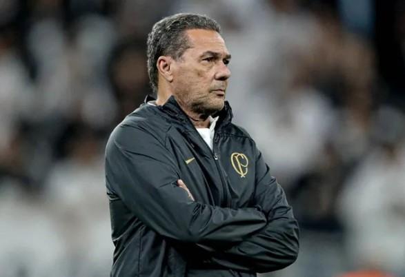 Corinthians anuncia a demissão do técnico Vanderlei Luxemburgo