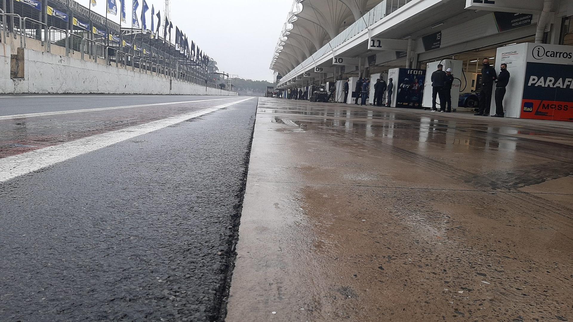 Temporal em Interlagos causa colapso de cobertura de arquibancada