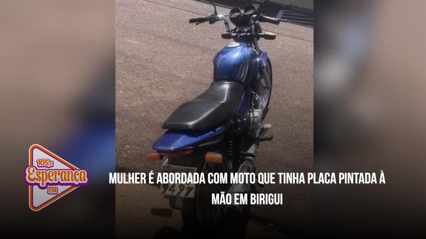Mulher é abordada com moto que tinha placa pintada à mão em Birigui